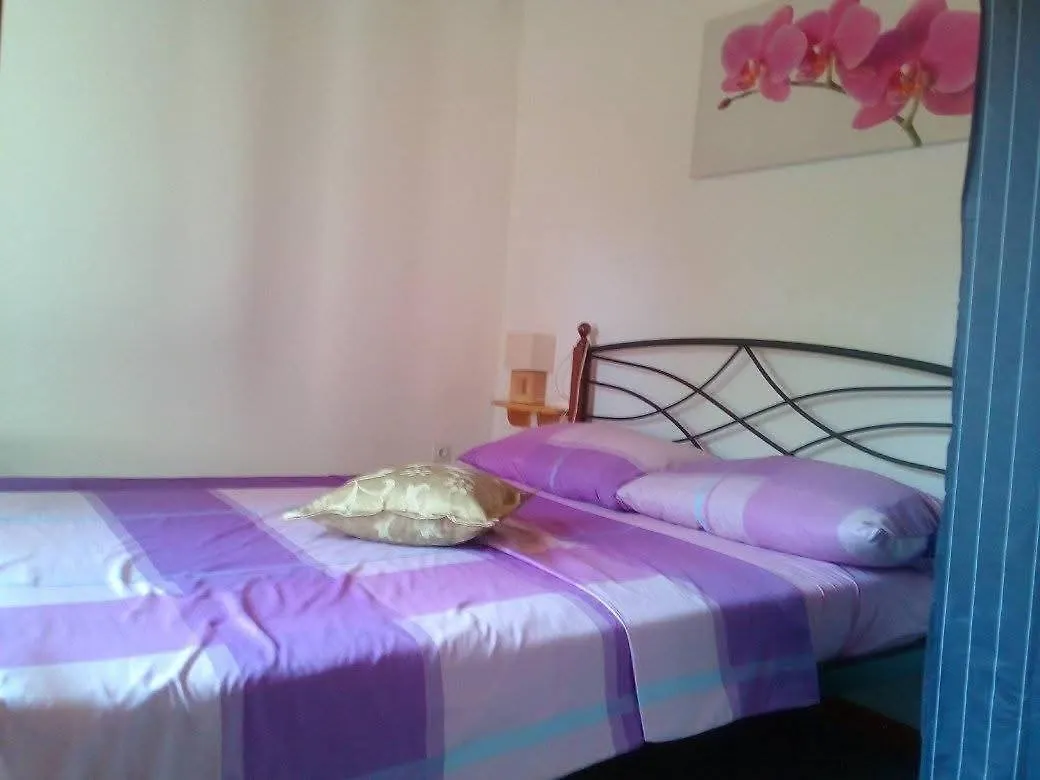 Vila Marija Nedescina 0*,
